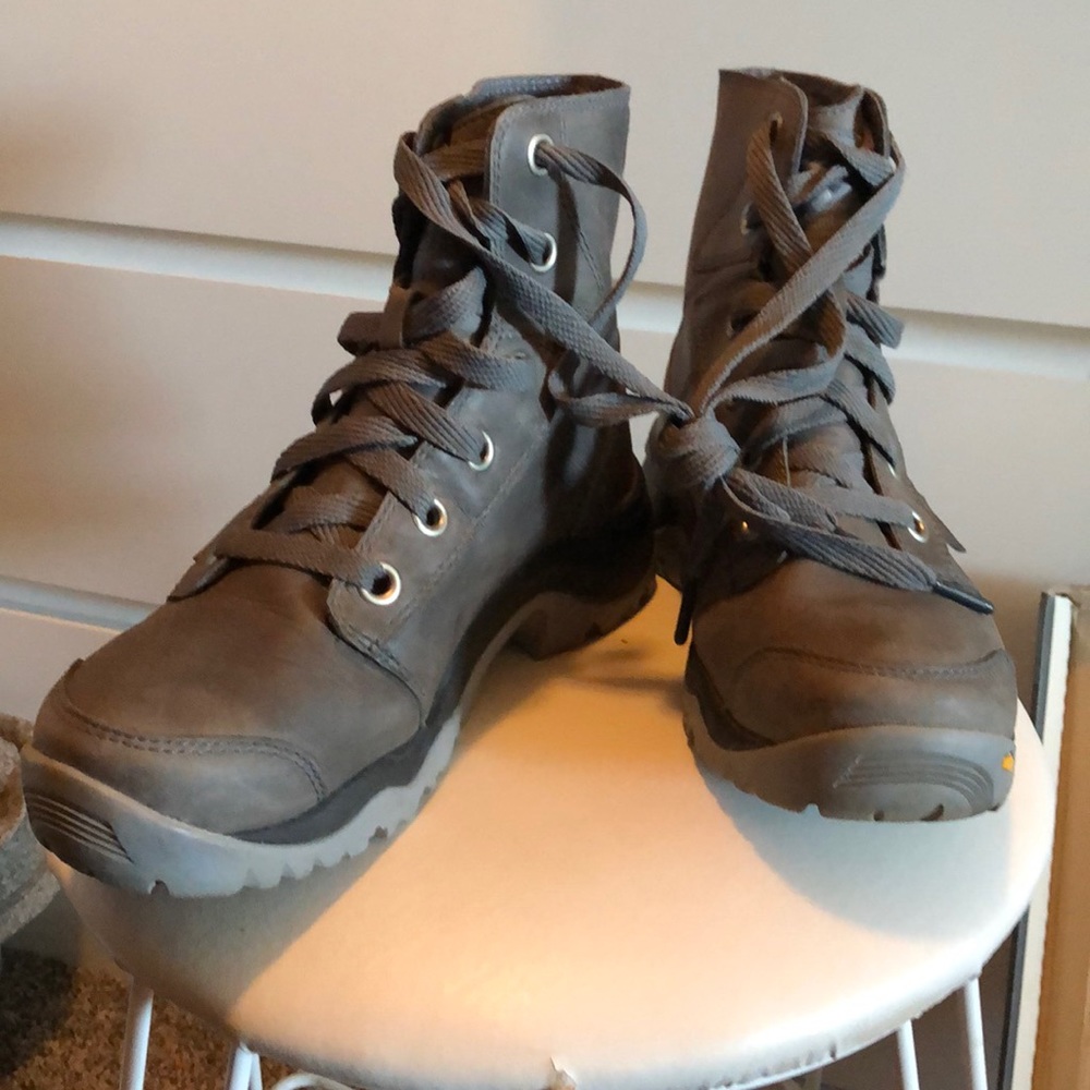 Columbia Leather Waterproof Hiking Boots sz 7
